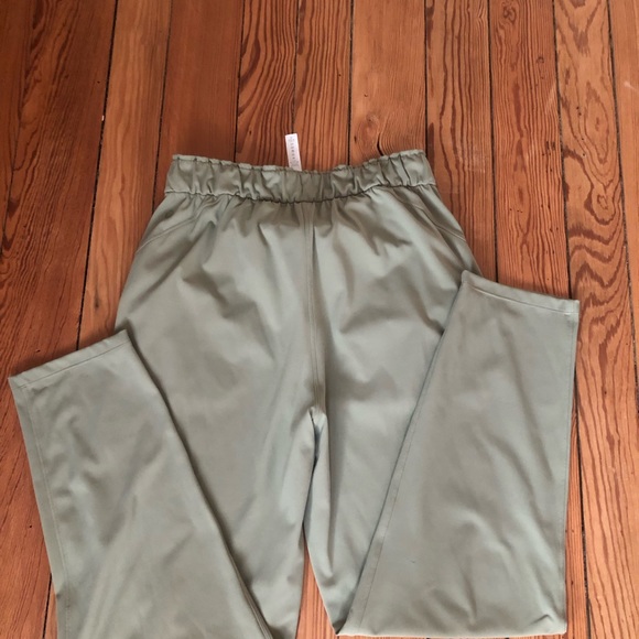 Lululemon - Picture 2 of 4